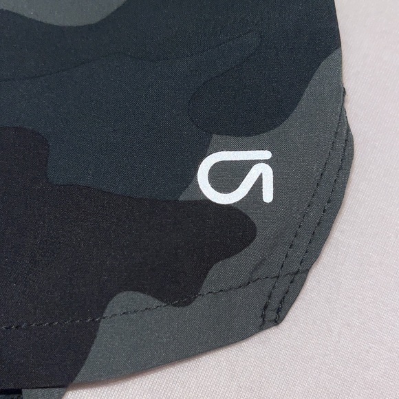 SIZE SMALL Gap Fit Camo Athletic Shorts - Picture 4 of 4